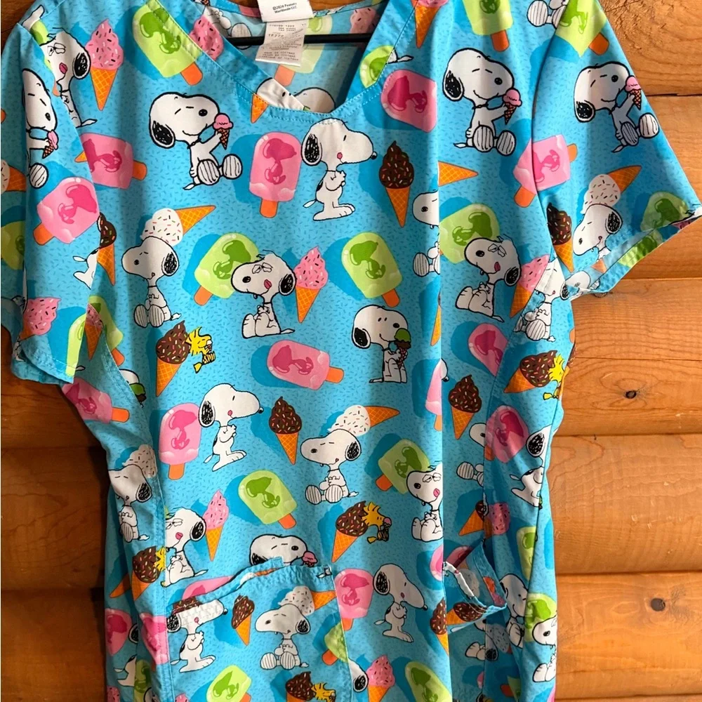 Snoopy Ice cream scrub top XL - Picture 1 of 3